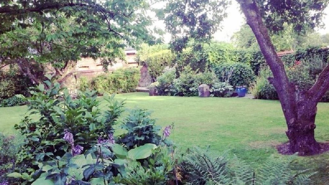 Photo of Outdoor in Hooton