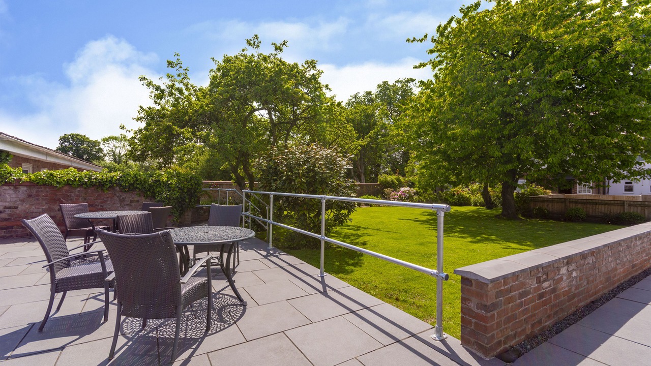 Photo of Patio Balcony in Hooton