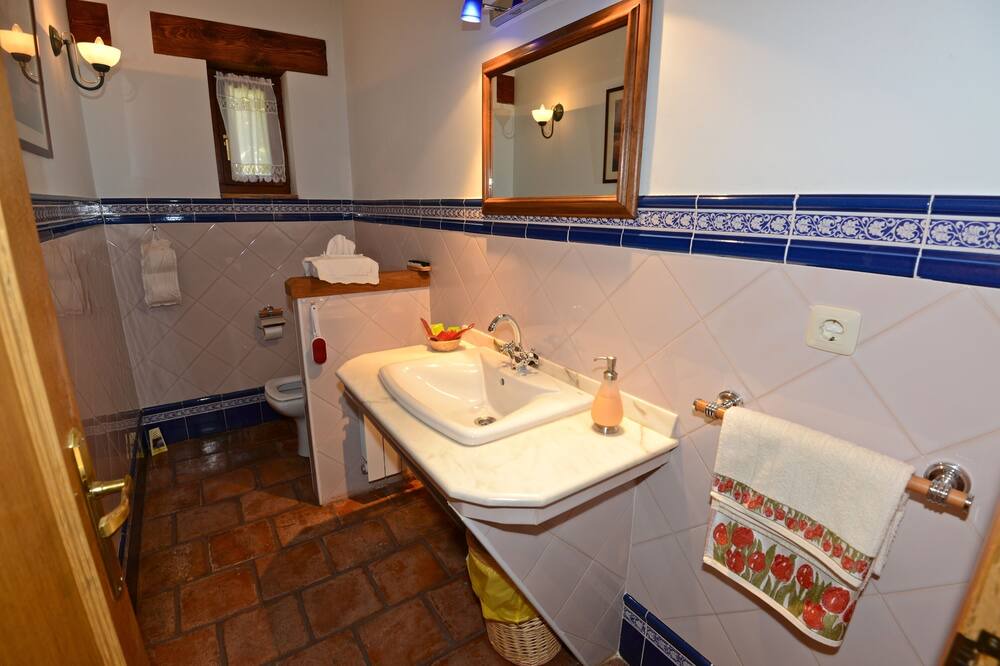 Photo of Bathroom in Frama