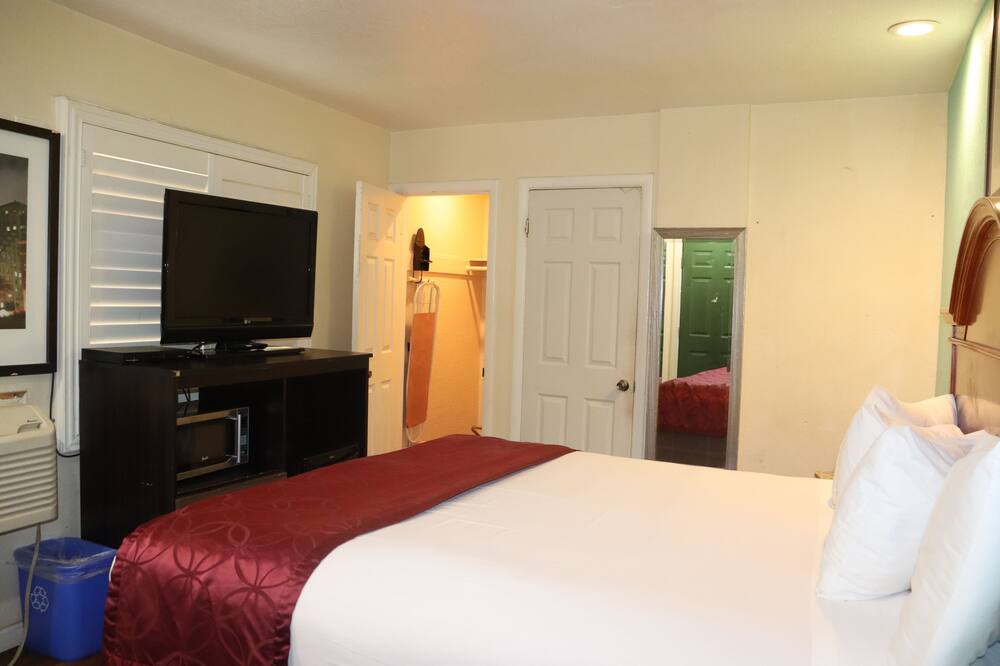 Photo of Bedroom in Mosswood