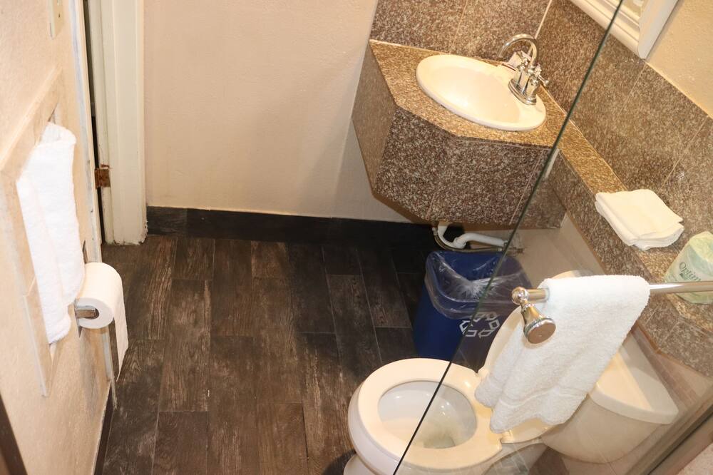 Photo of Bathroom in Mosswood