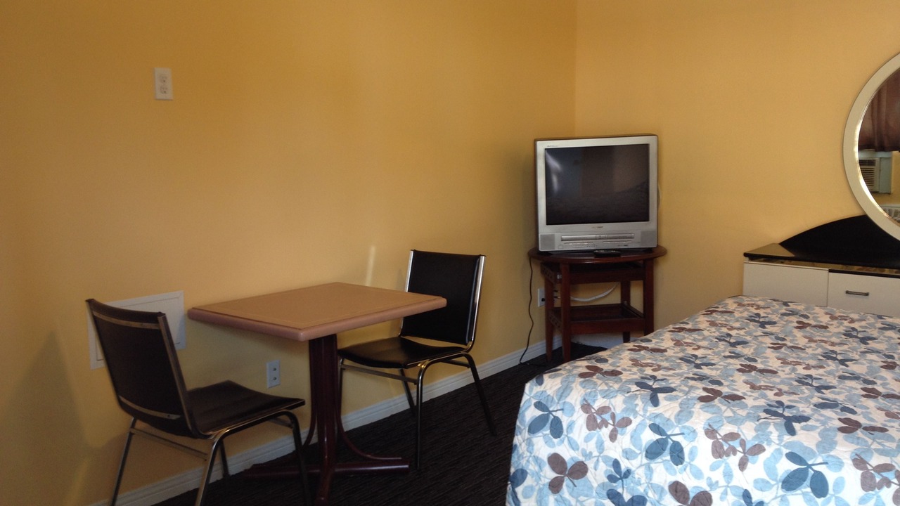 Photo of Bedroom in Cote-Des-Neiges—Notre-Dame-De-Grace