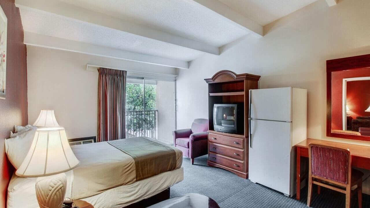 Photo of Livingroom in Cedar Knolls