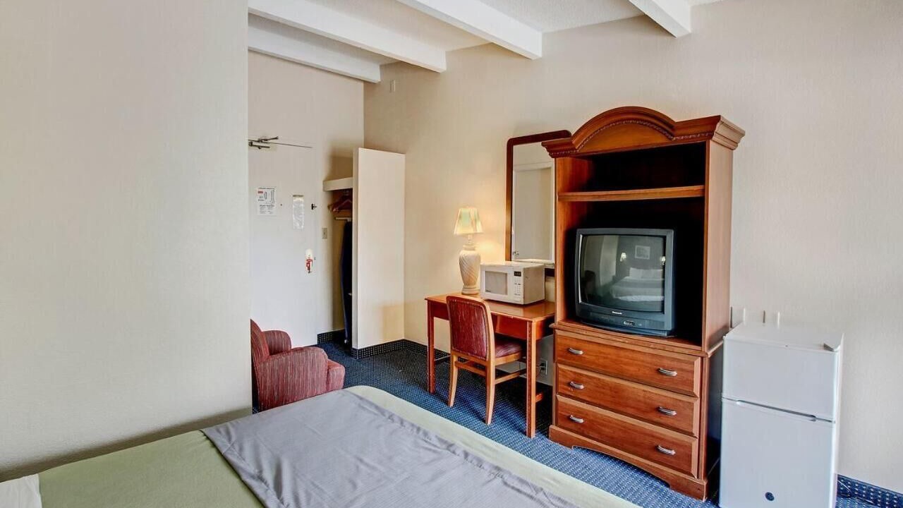 Photo of Bedroom in Cedar Knolls