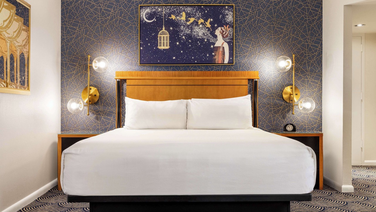 Photo of Bedroom in Great Neck Plaza