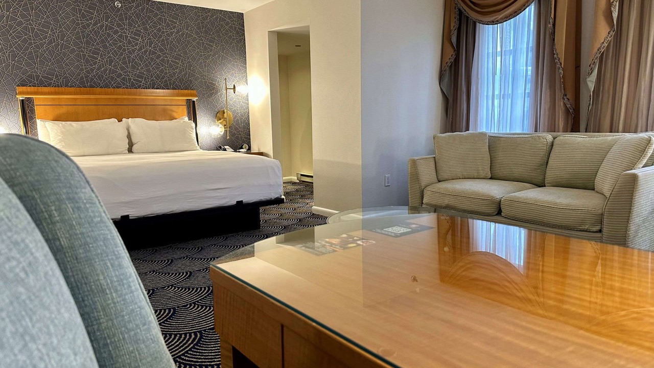 Photo of Bedroom in Great Neck Plaza