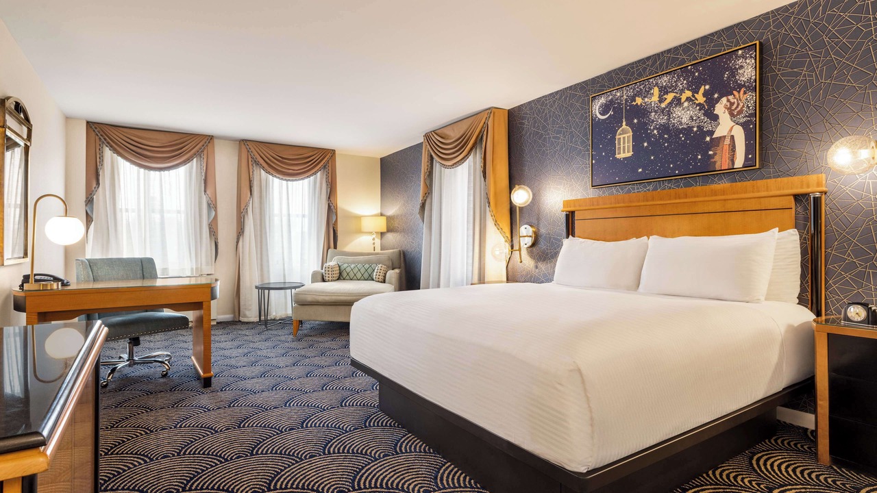 Photo of Bedroom in Great Neck Plaza