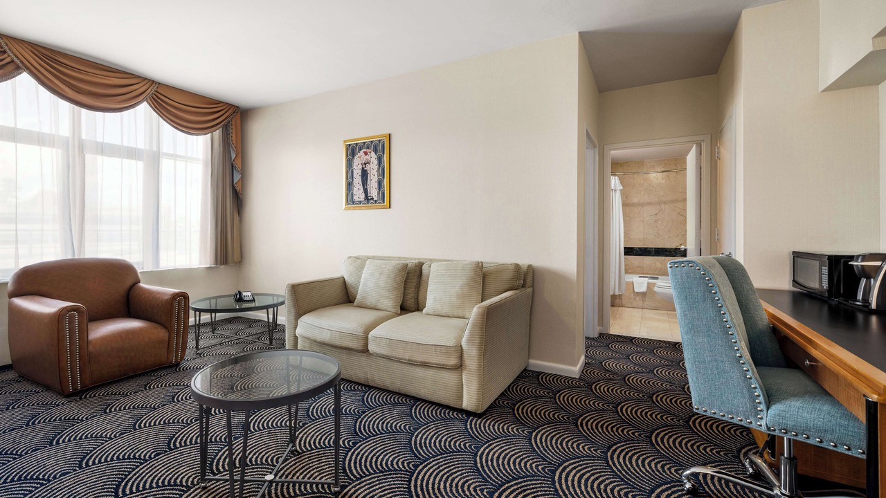 Photo of Bedroom in Great Neck Plaza