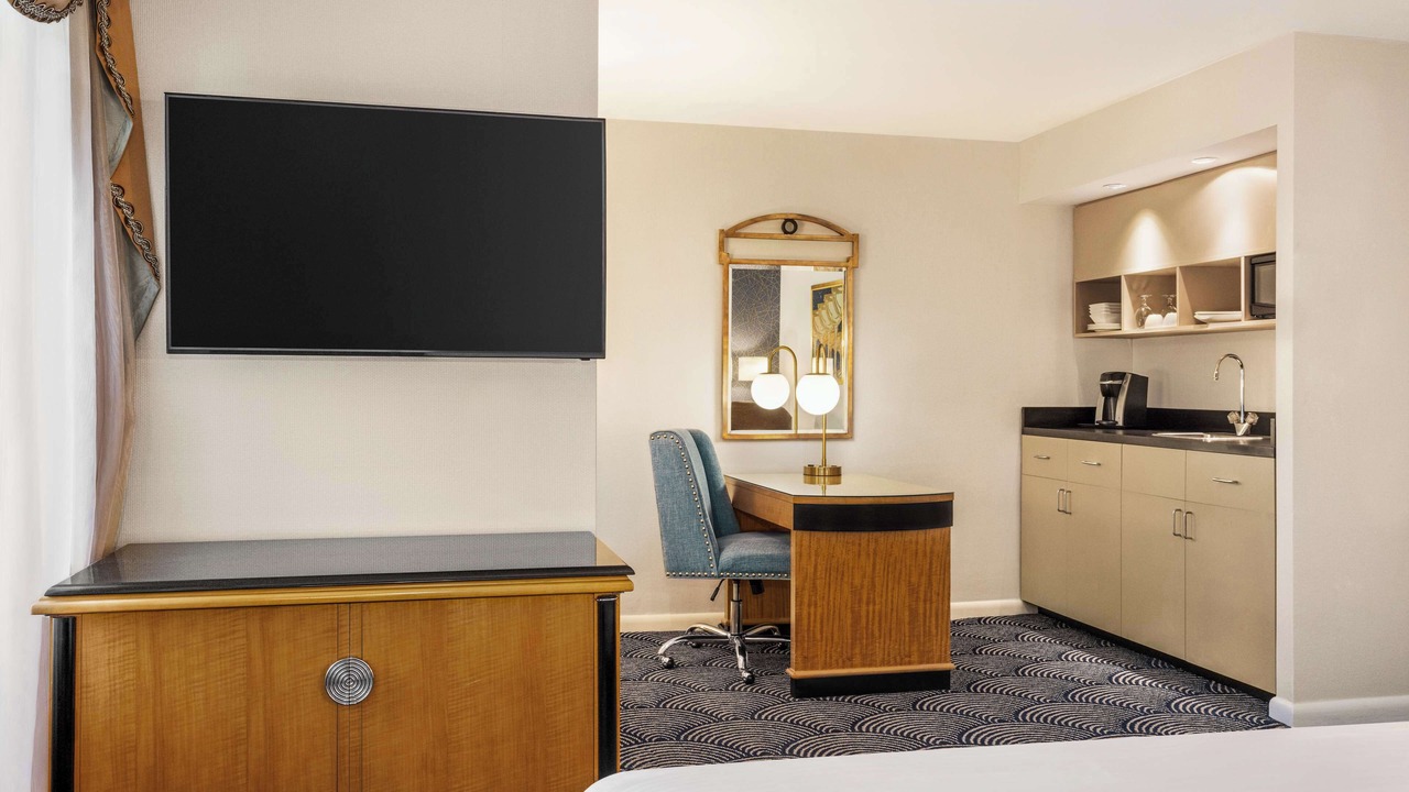 Photo of Bedroom in Great Neck Plaza