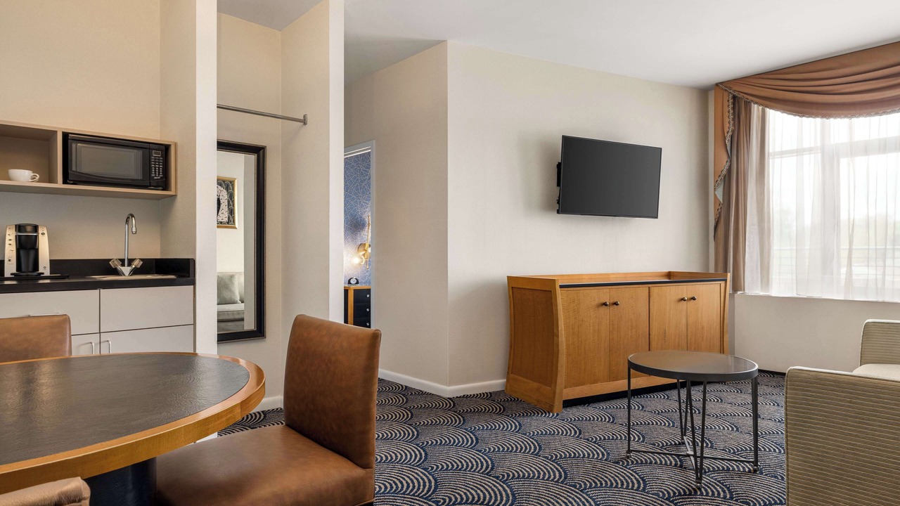 Photo of Bedroom in Great Neck Plaza