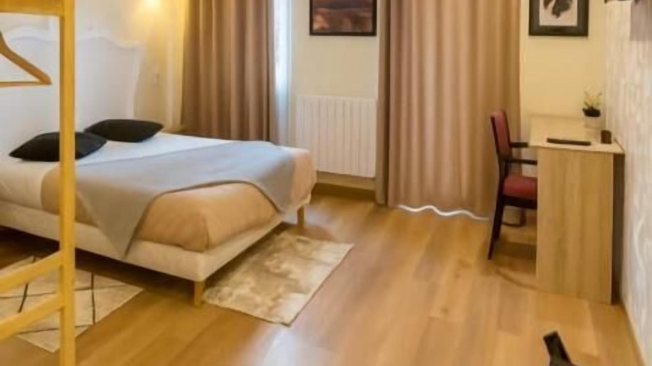 Photo of Bedroom in Pontorson