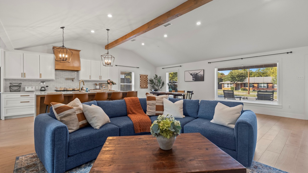 Photo of Livingroom in Old Lake Highlands