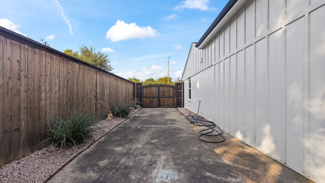 Photo of Outdoor in Old Lake Highlands