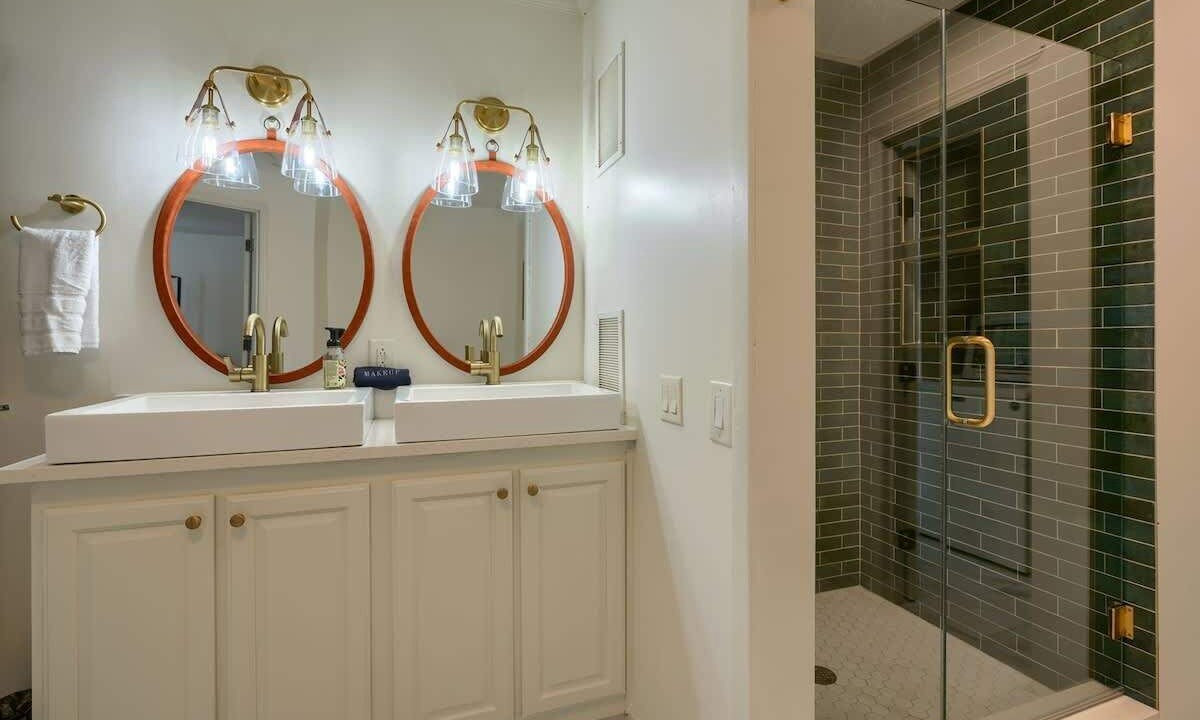 Photo of Bathroom in Logan