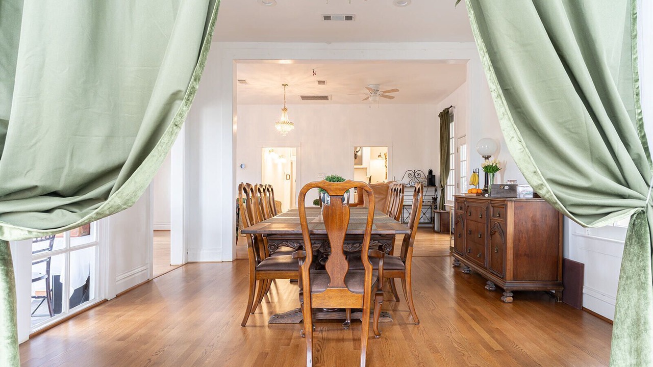 Photo of Livingroom in Spring