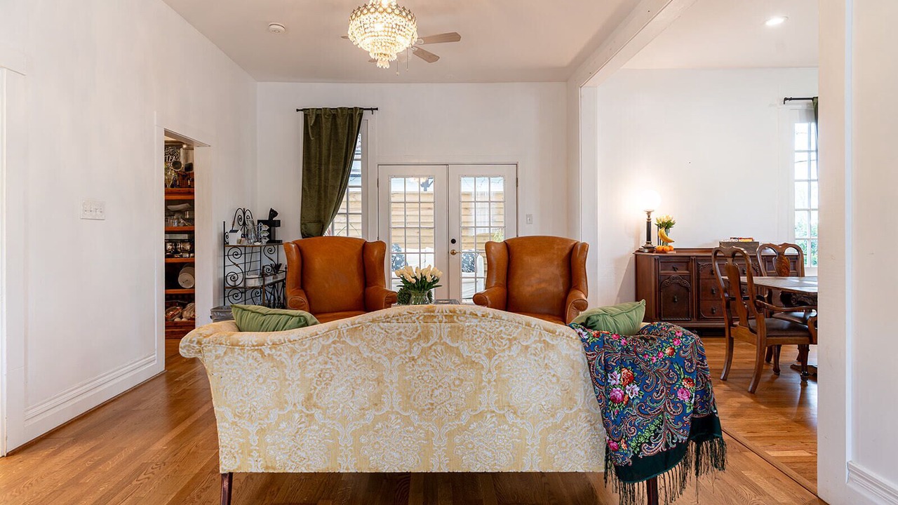 Photo of Livingroom in Spring