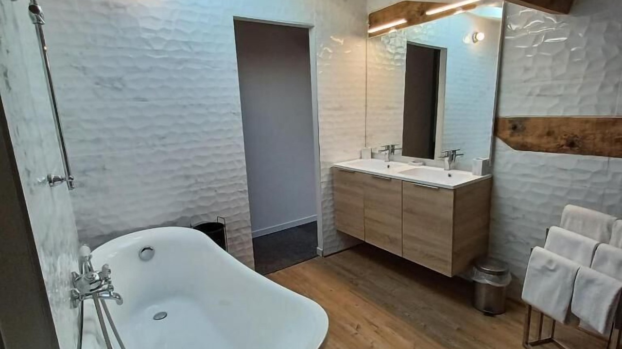 Photo of Bathroom in La Jetee
