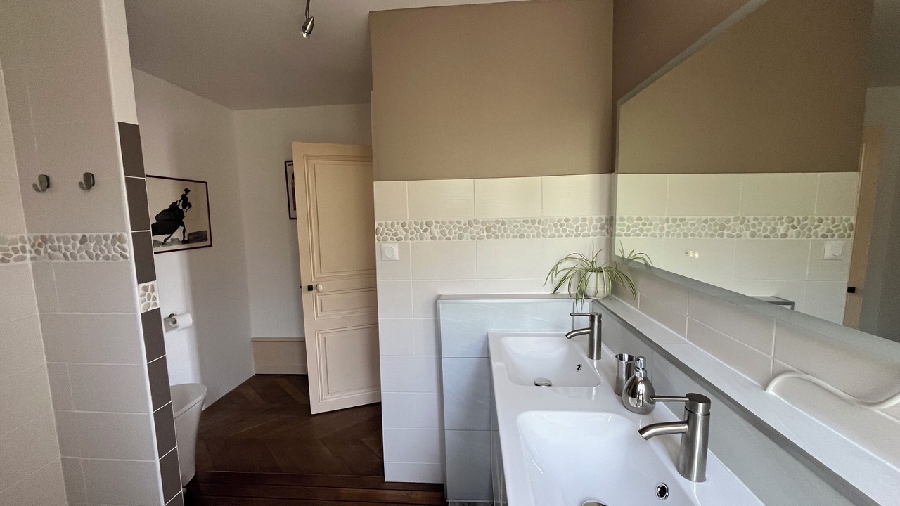 Photo of Bathroom in Mellecey