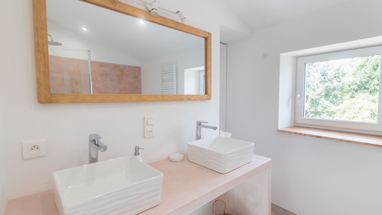 Photo of Bathroom in Saint-Martin-Lalande