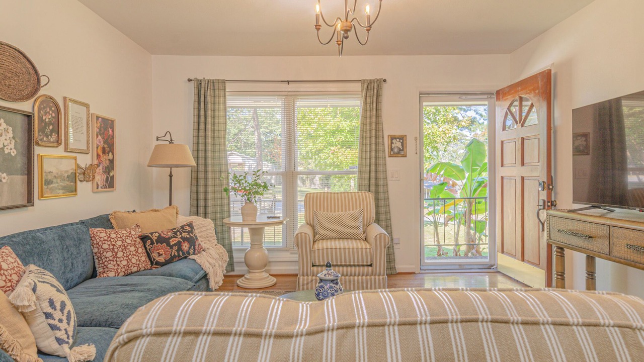 Photo of Livingroom in Fortson