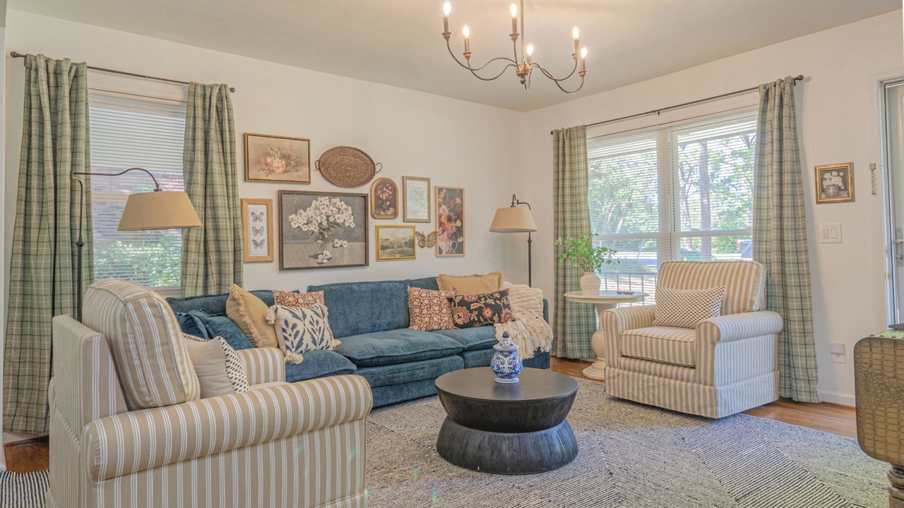 Photo of Livingroom in Fortson