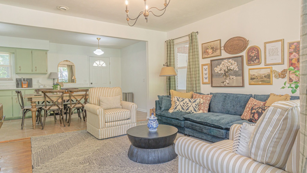 Photo of Livingroom in Fortson