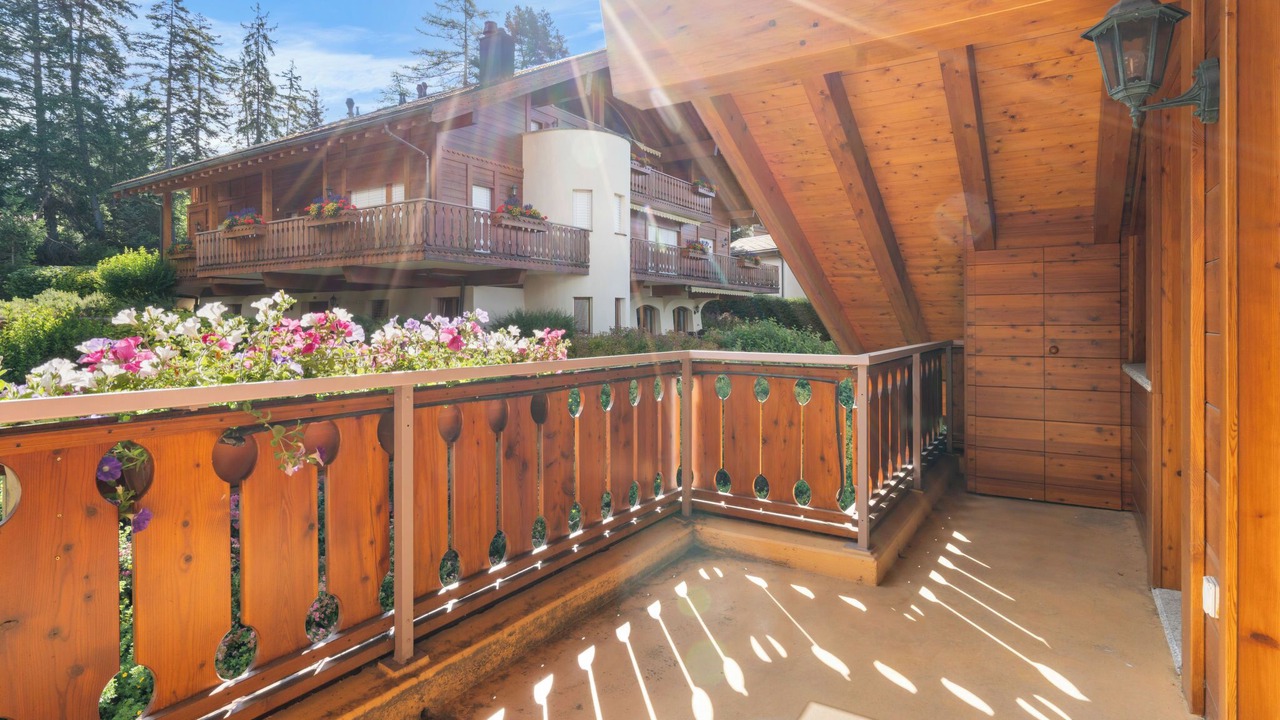 Photo of Outdoor in Lens
