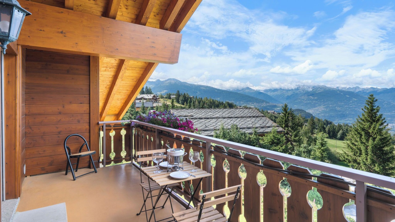 Photo of Outdoor in Lens