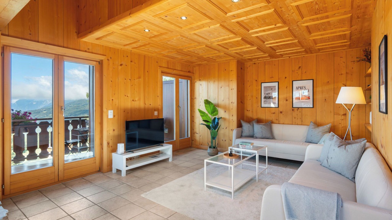 Photo of Livingroom in Lens