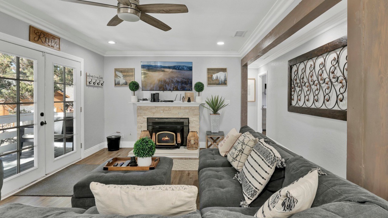 Photo of Livingroom in Big Bear