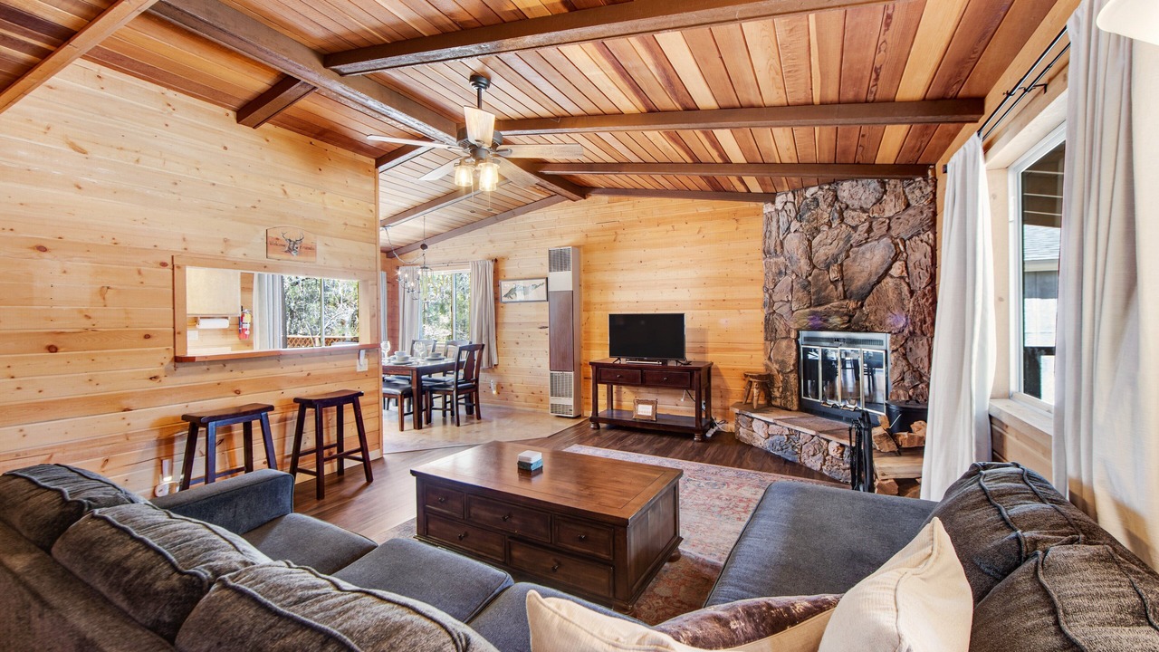Photo of Livingroom in North Broadway