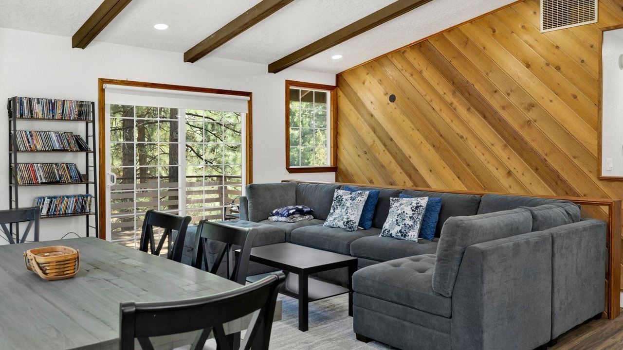 Photo of Livingroom in Whispering Forest