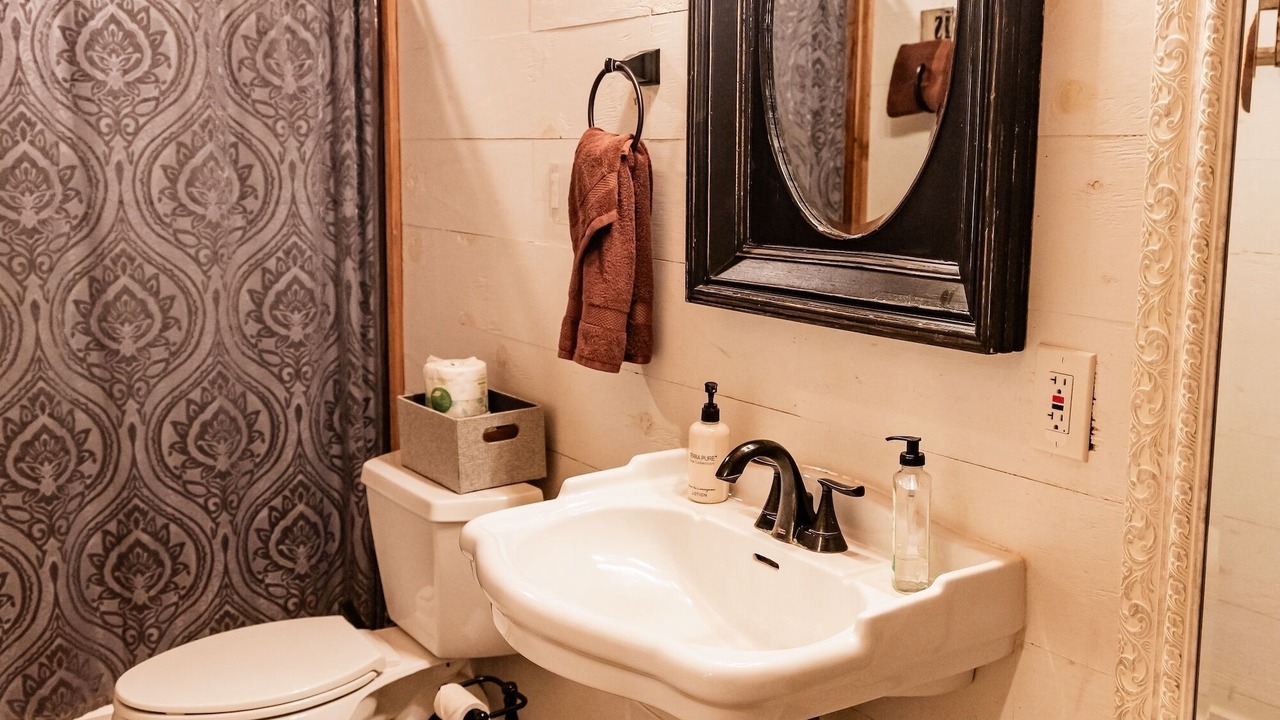 Photo of Bathroom in Valley View