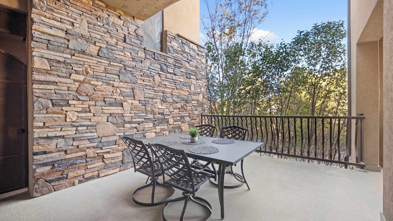 Photo of Patio Balcony in Hurricane