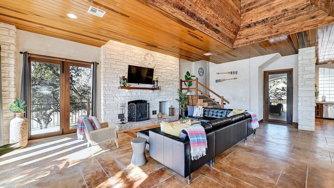 Photo of Livingroom in Circle J Ranch Lakeside