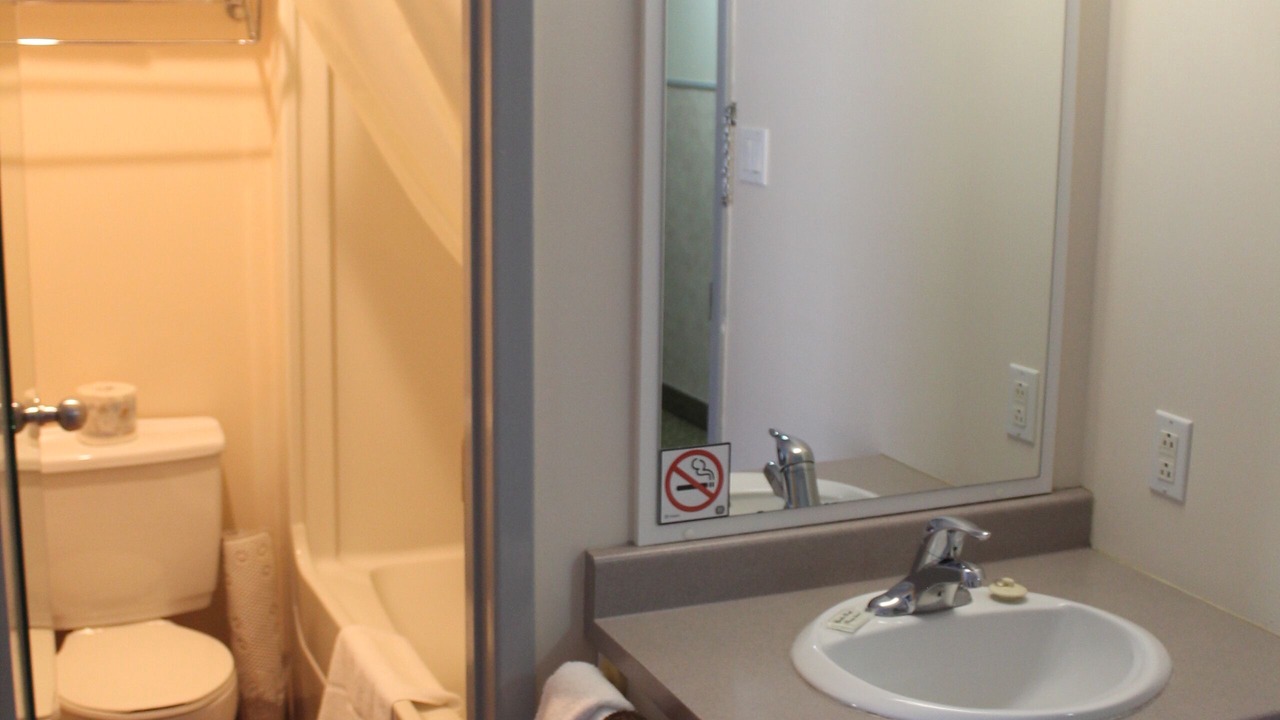 Photo of Bathroom in Haileybury