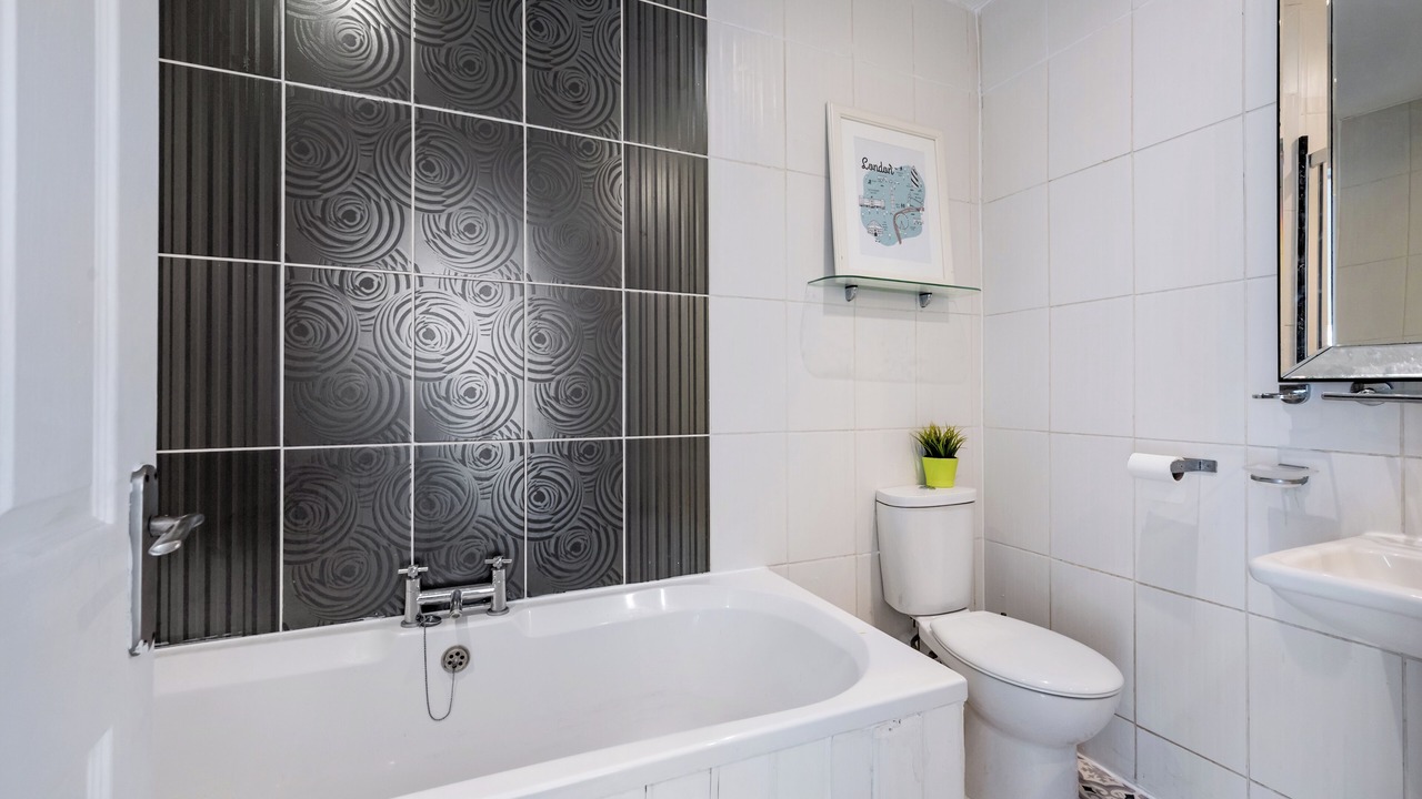 Photo of Bathroom in Thamesfield