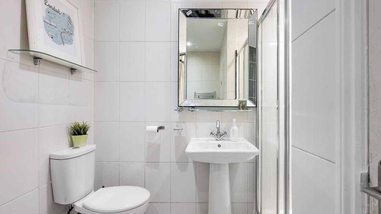 Photo of Bathroom in Thamesfield