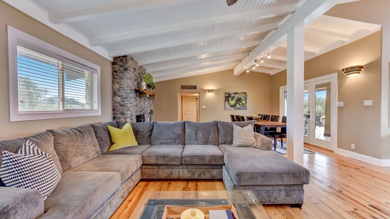 Photo of Livingroom in Granite Shoals