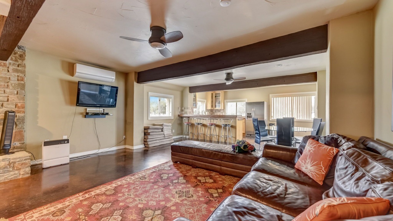 Photo of Livingroom in Granite Shoals