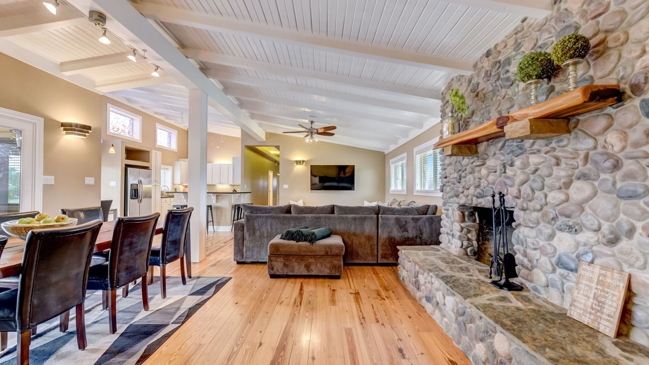 Photo of Livingroom in Granite Shoals