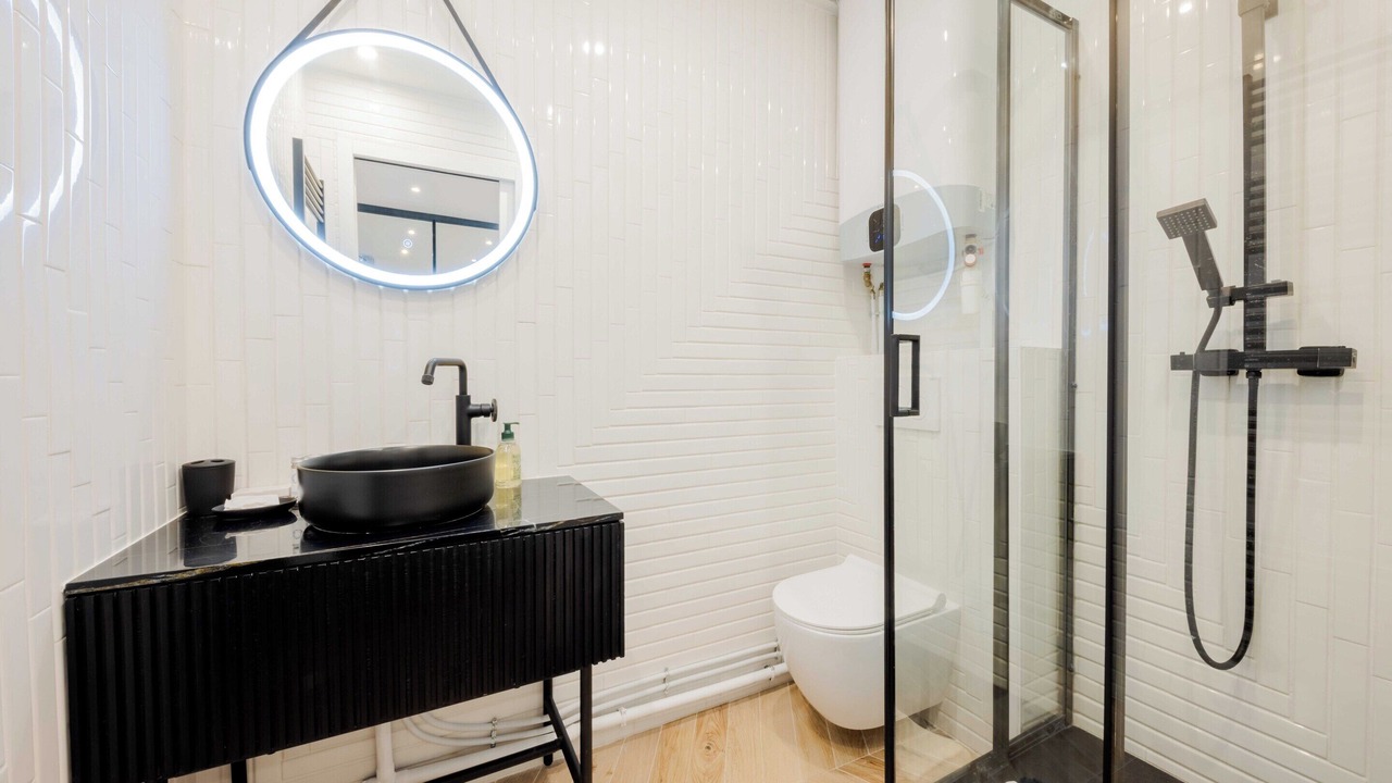 Photo of Bathroom in Republique–Point-du-Jour