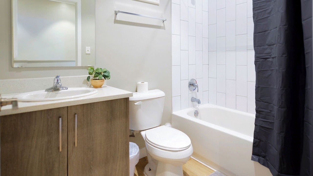 Photo of Bathroom in Golden Glades