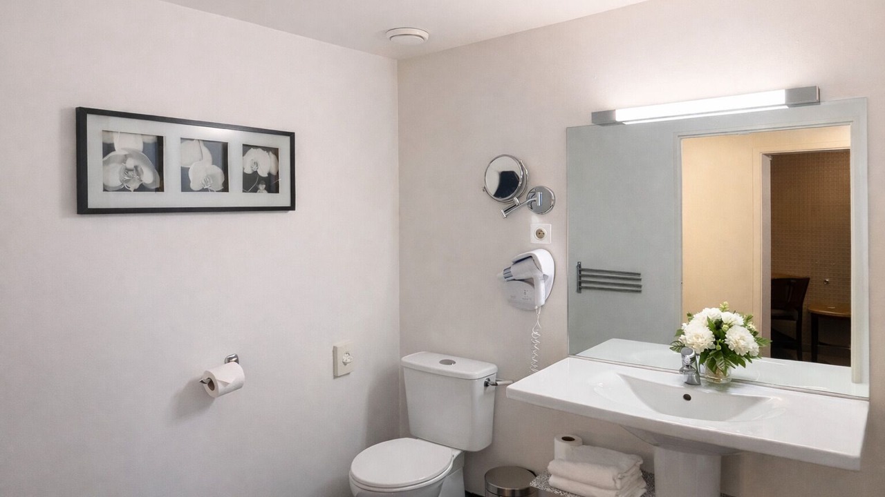 Photo of Bathroom in Mezidon-Canon