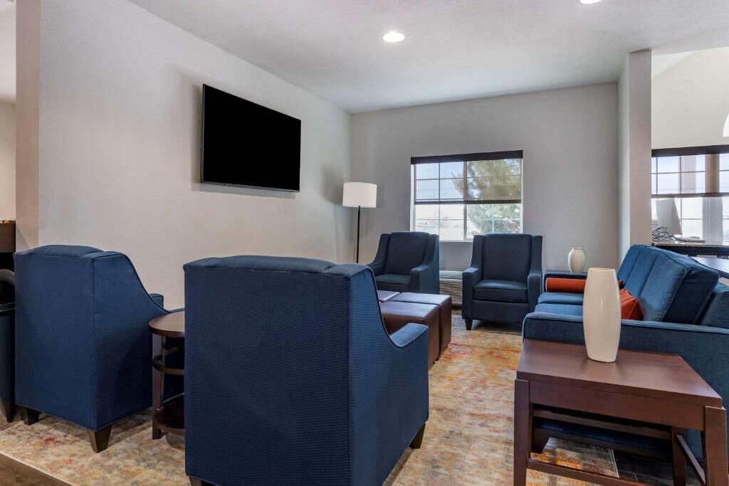 Photo of Livingroom in Aztec