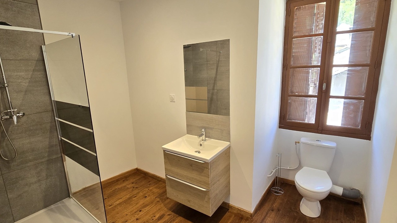 Photo of Others in Biert