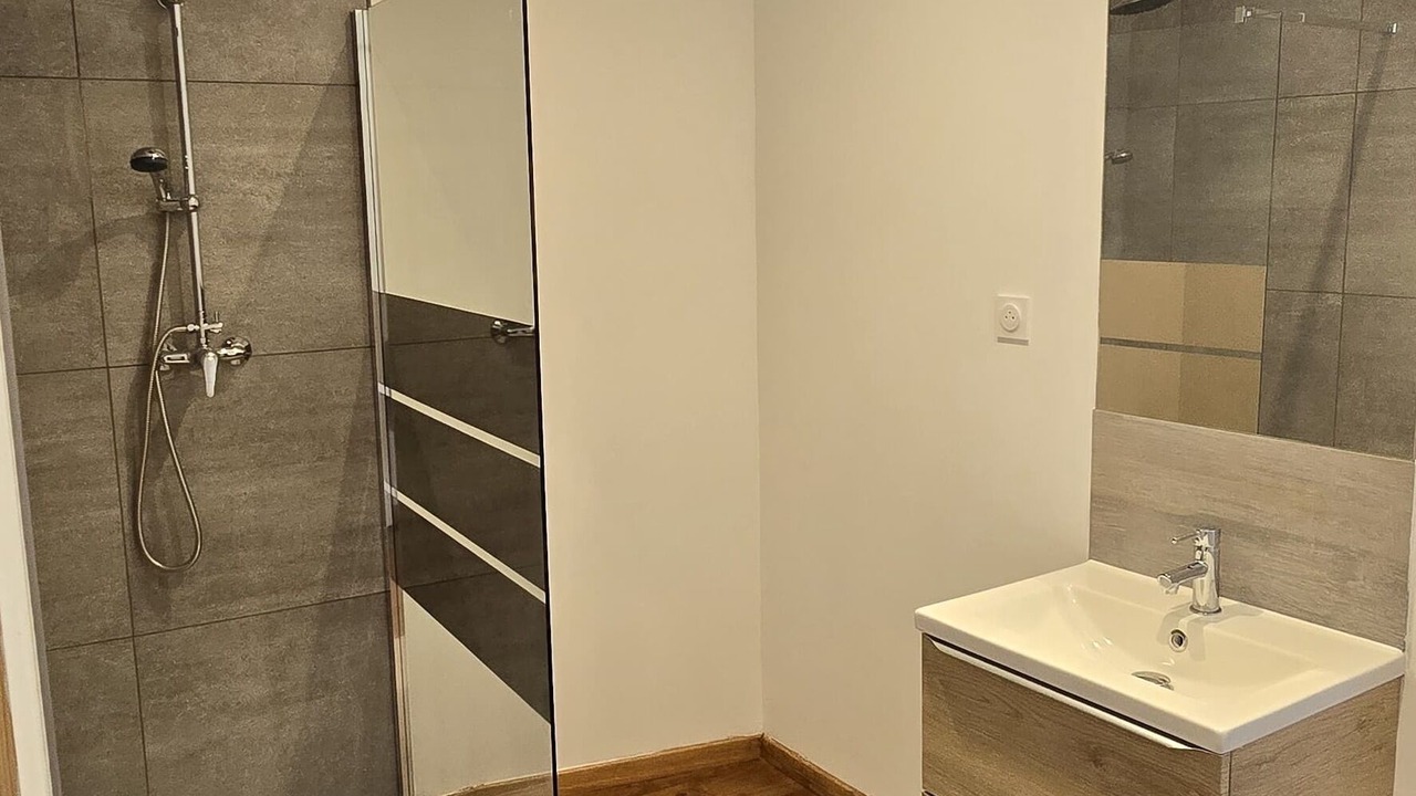 Photo of Others in Biert