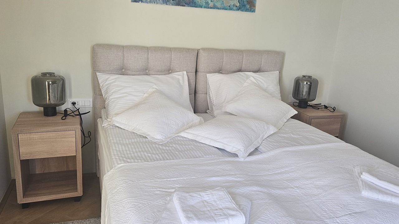 Photo of Bedroom in Pile