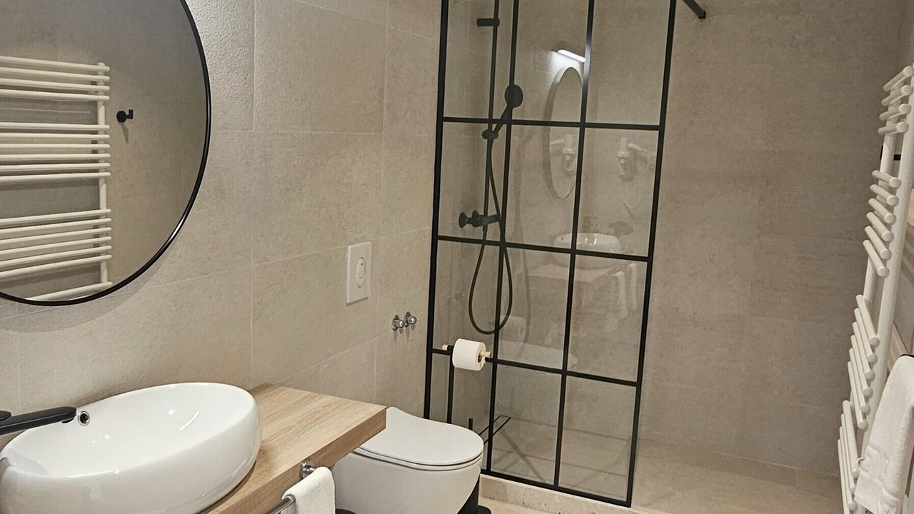 Photo of Bathroom in Pile
