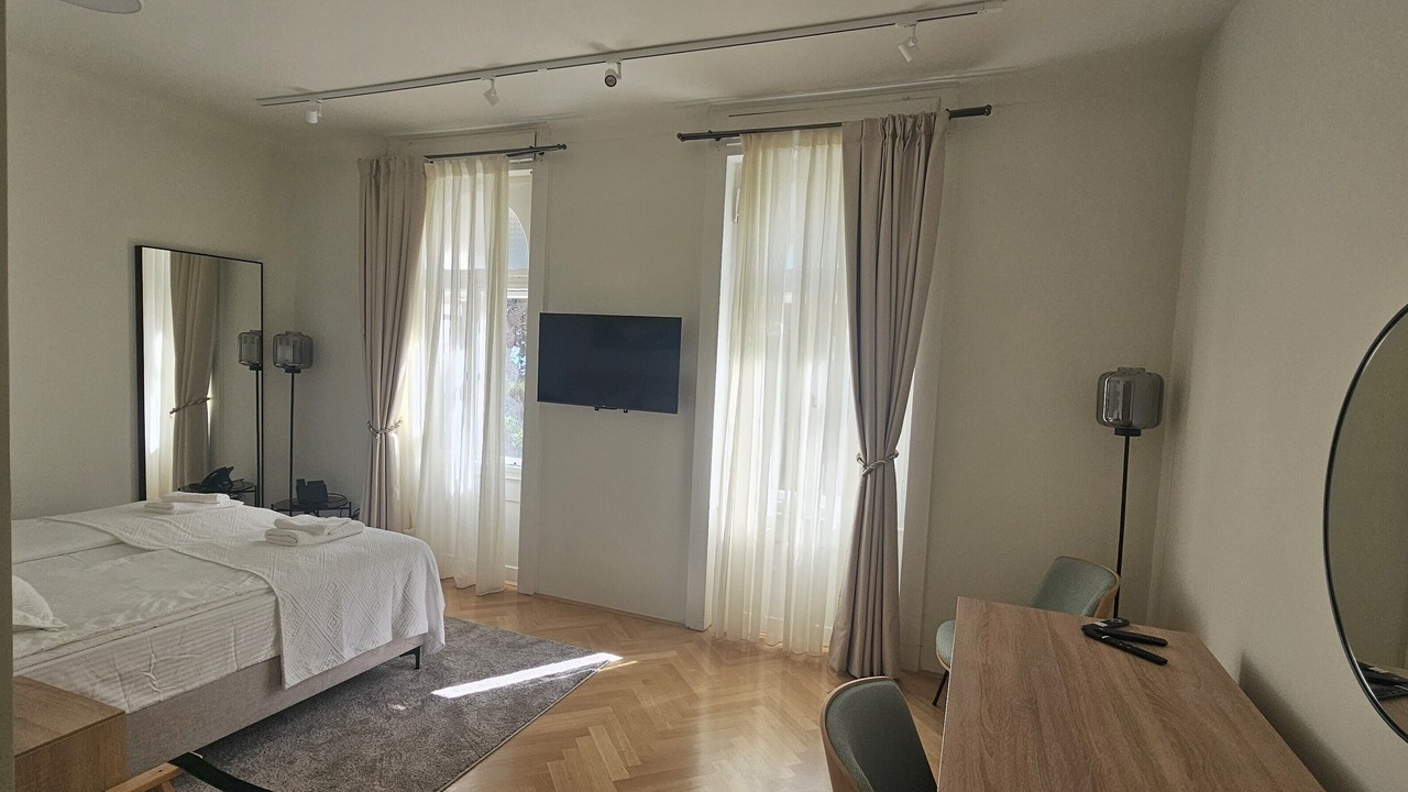 Photo of Bedroom in Pile